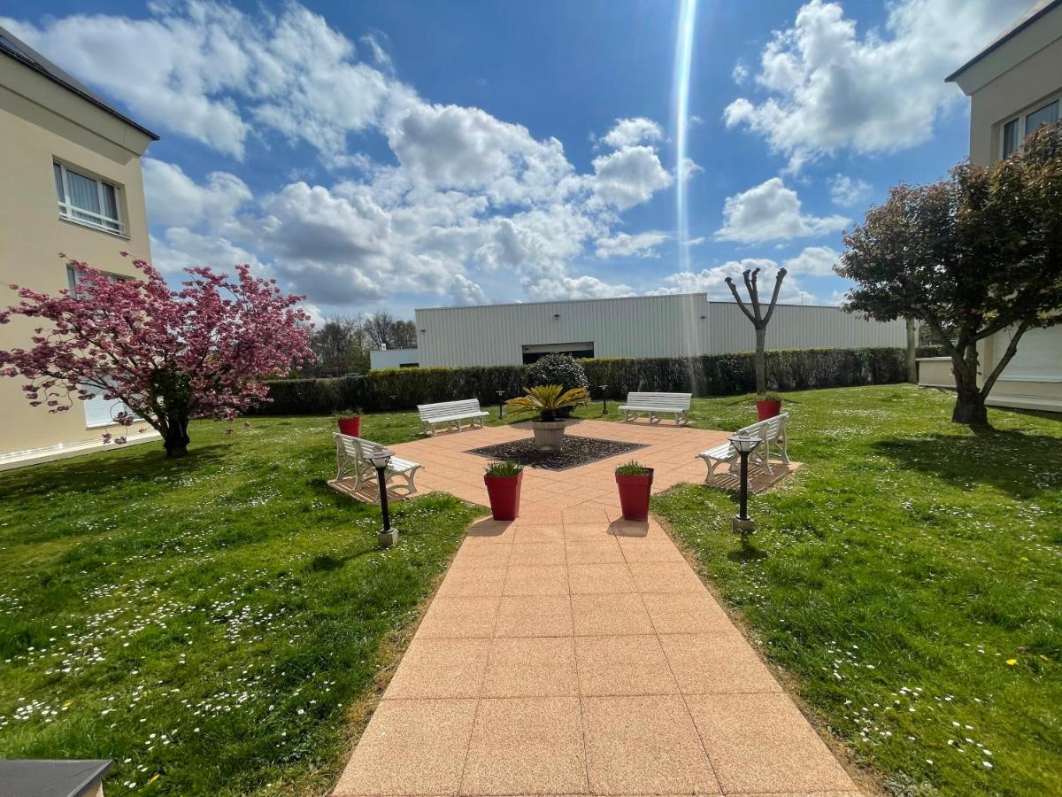 Adara, Proche Campus 2